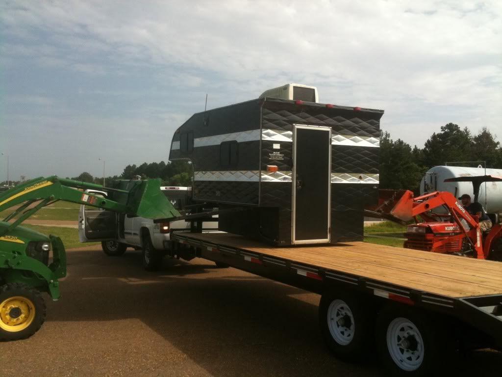 Loading a camper on to a gooseneck? Pirate 4x4